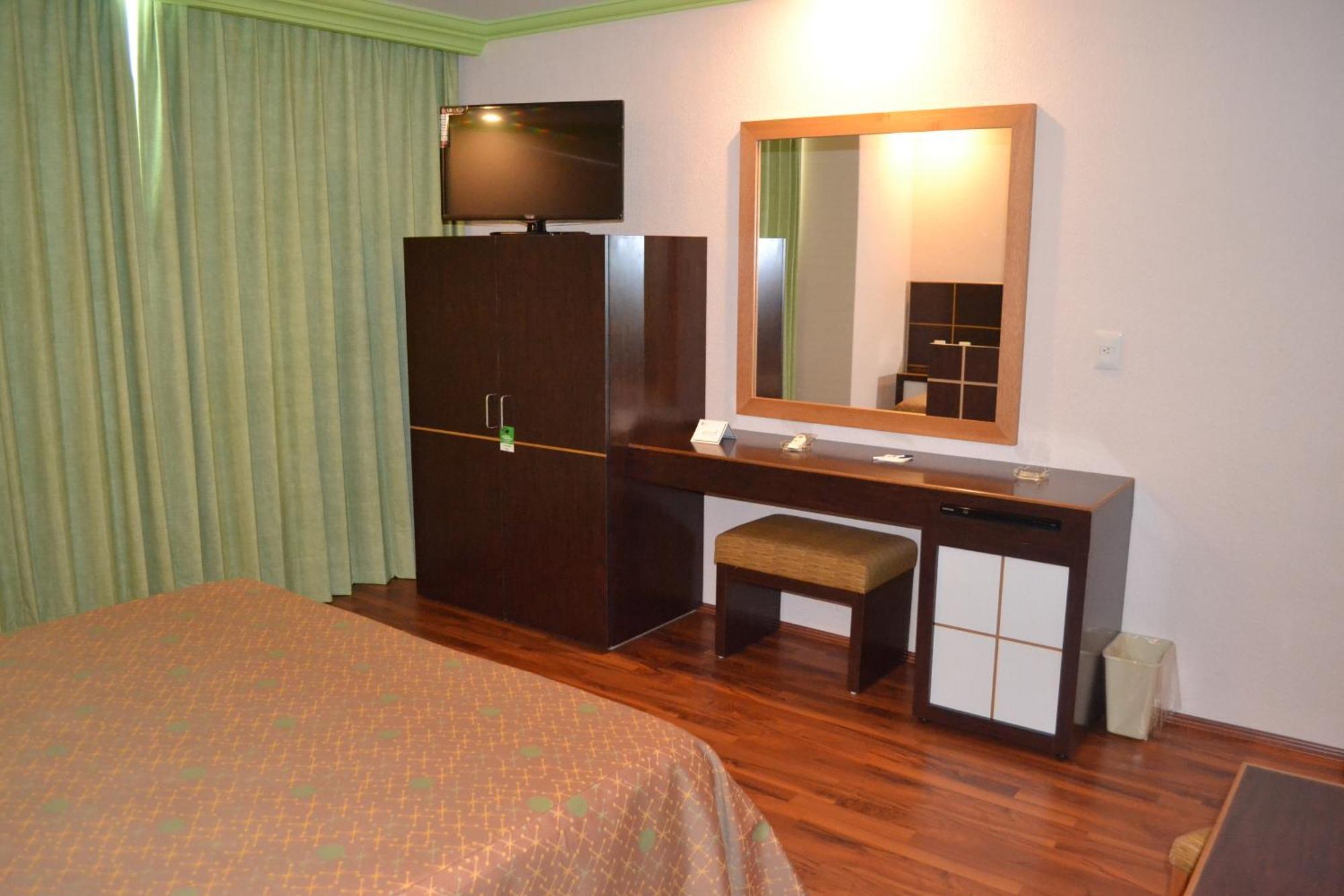 Junior Suite jacuzzi,112580883:JPEG